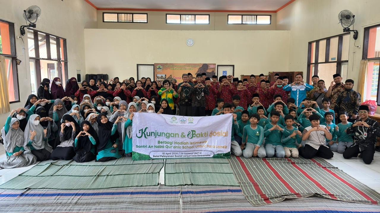 Santri NQS Cilacap Tebar Kepedulian, Kunjungi Panti Dewanata dalam Aksi Bakti Sosial