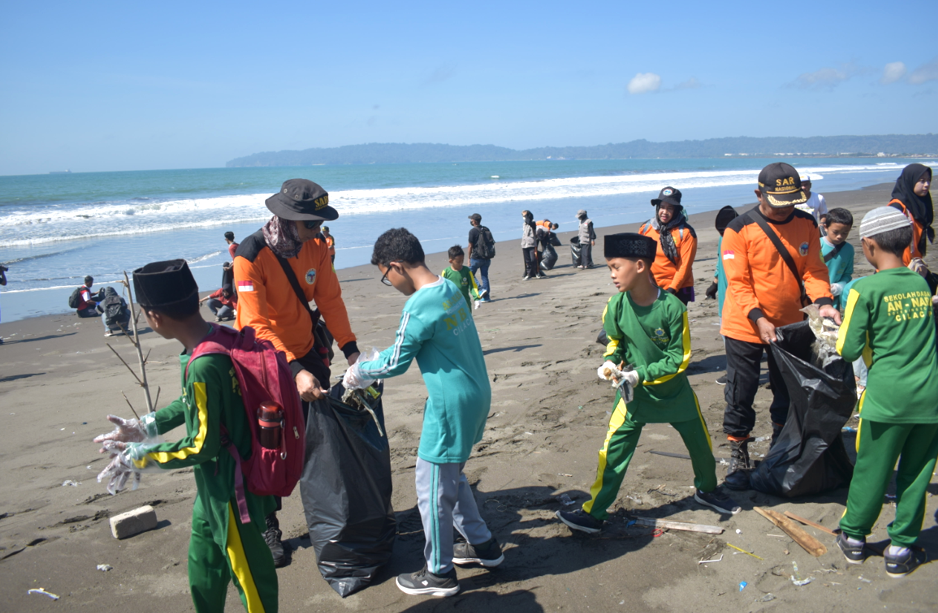 Yayasan An-Naba Jawa Tengah dan Sinergi Filantropi Berhasil Kumpulkan Hingga Ratusan tumpukan Sampah Dalam Sehari Dalam Rangka " World Clean Up Day "